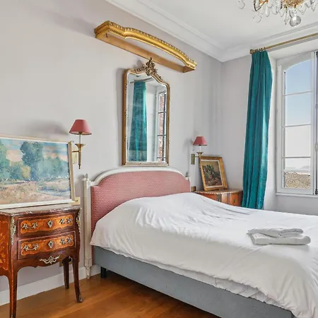 Le Château De La Mère Sainte-Maxime